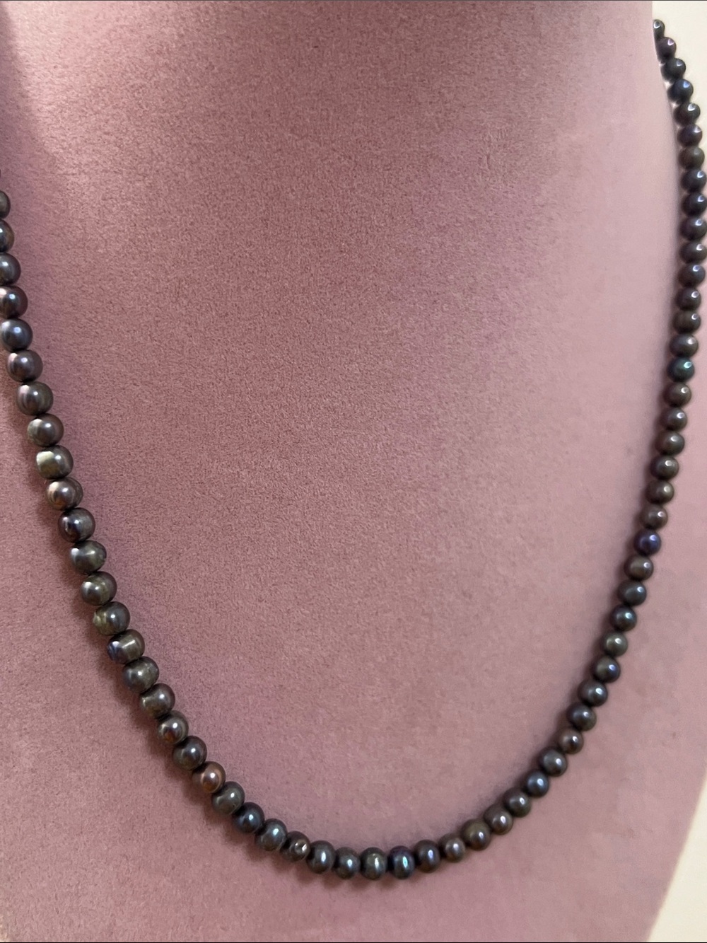 Elegant Black Pearl Strand Necklace for Women - Picture 5 of 5